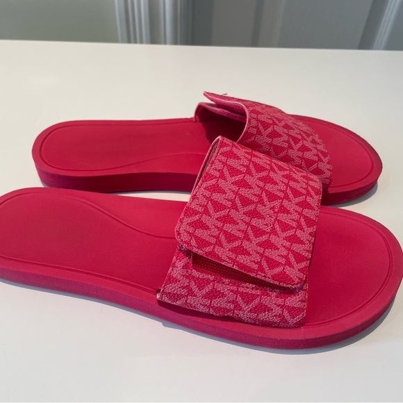 Pink Michael Kors woman’s slides - Picture 2 of 5